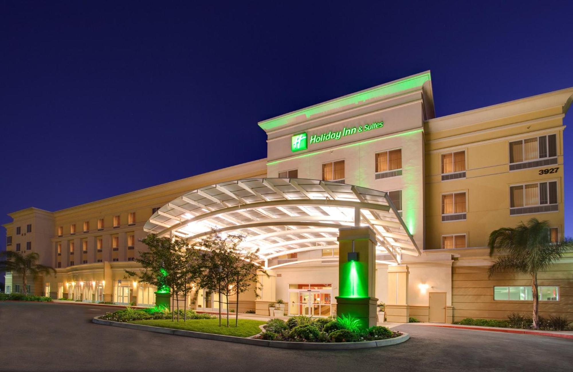 Holiday Inn & Suites Bakersfield By Ihg Exterior foto
