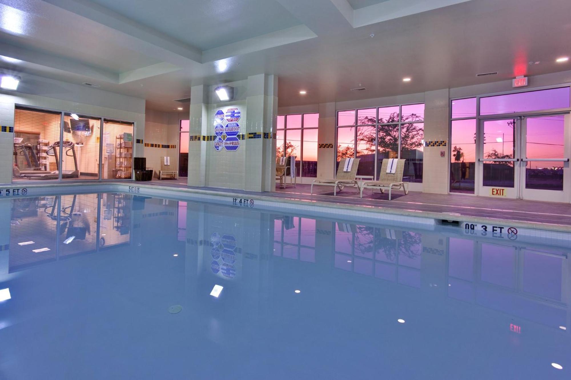 Holiday Inn & Suites Bakersfield By Ihg Exterior foto