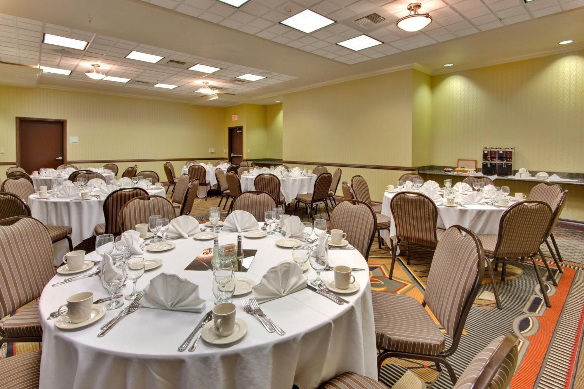 Holiday Inn & Suites Bakersfield By Ihg Exterior foto