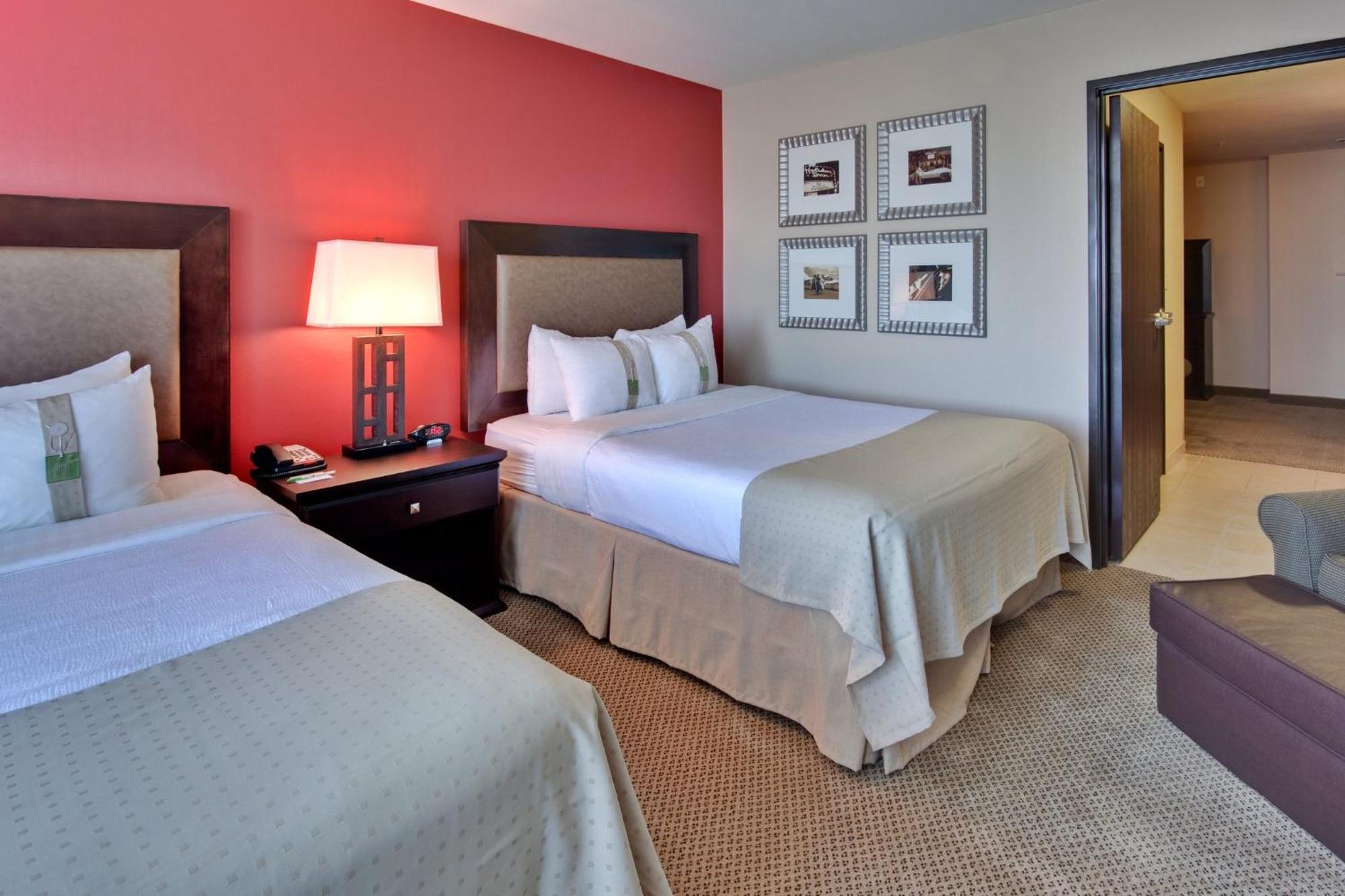 Holiday Inn & Suites Bakersfield By Ihg Exterior foto